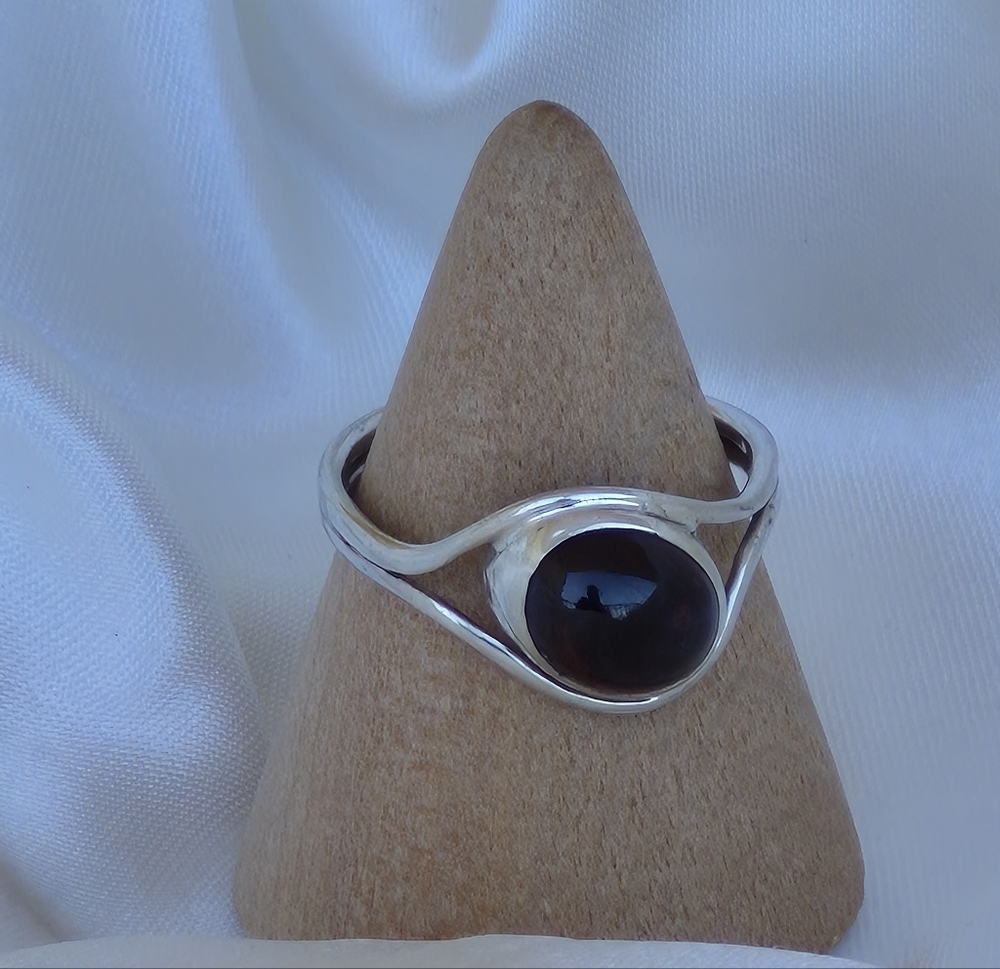 Sterling Silver Garnet Swirl Ring. Split Shank Ba… - image 1